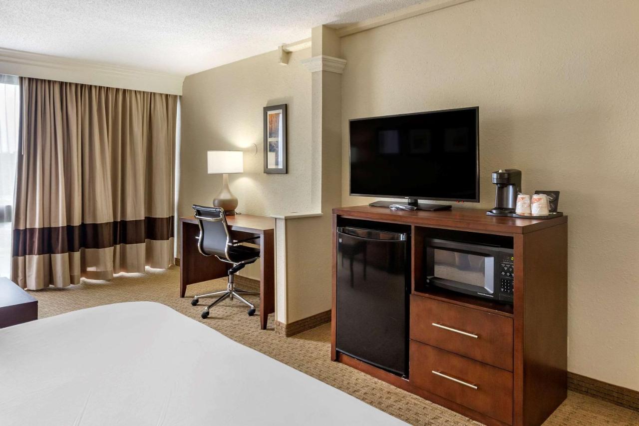 Comfort Inn&suites Near Mall