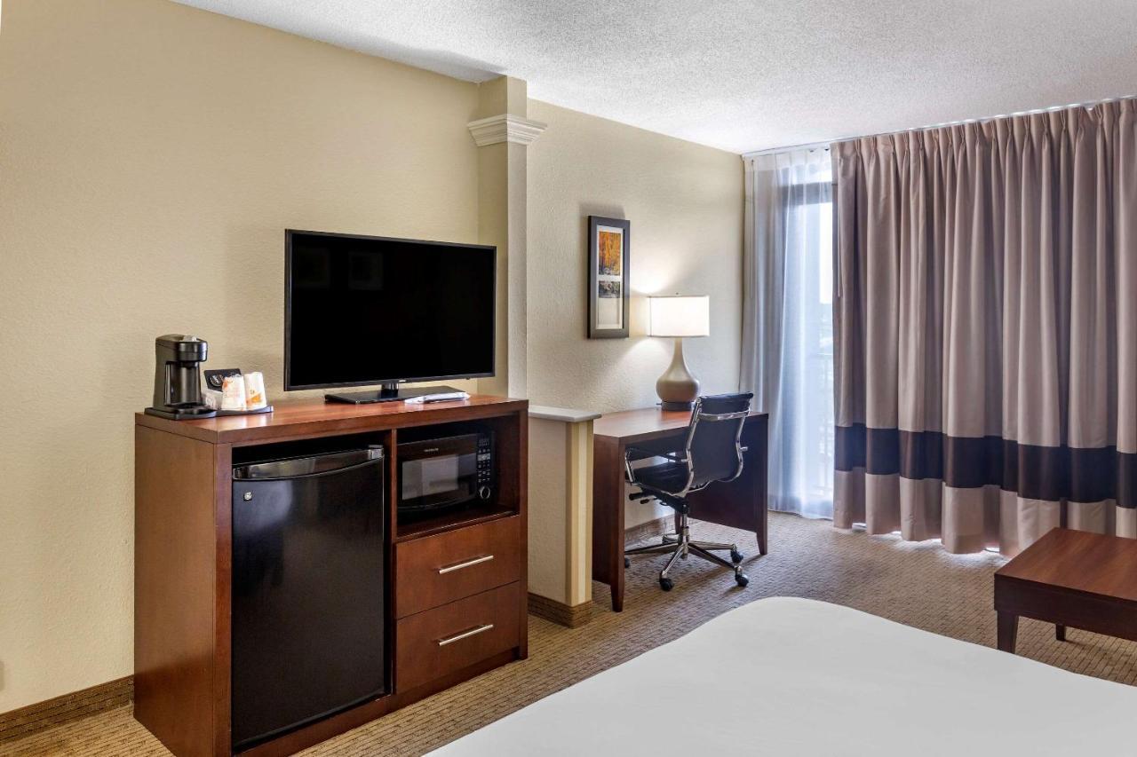 Comfort Inn&suites Near Mall Hotel 3*