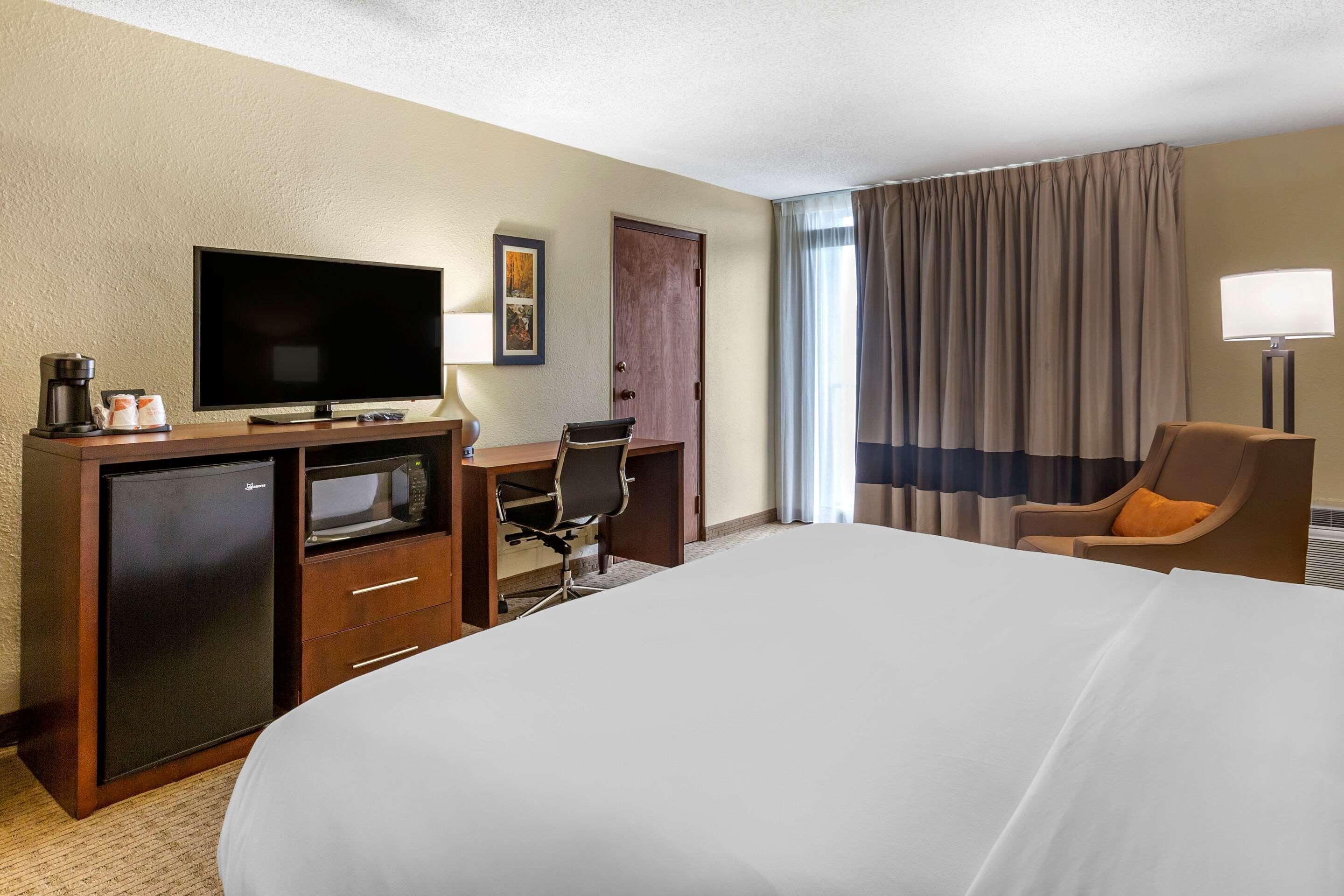 Comfort Inn&suites Near Mall Hotel 3*