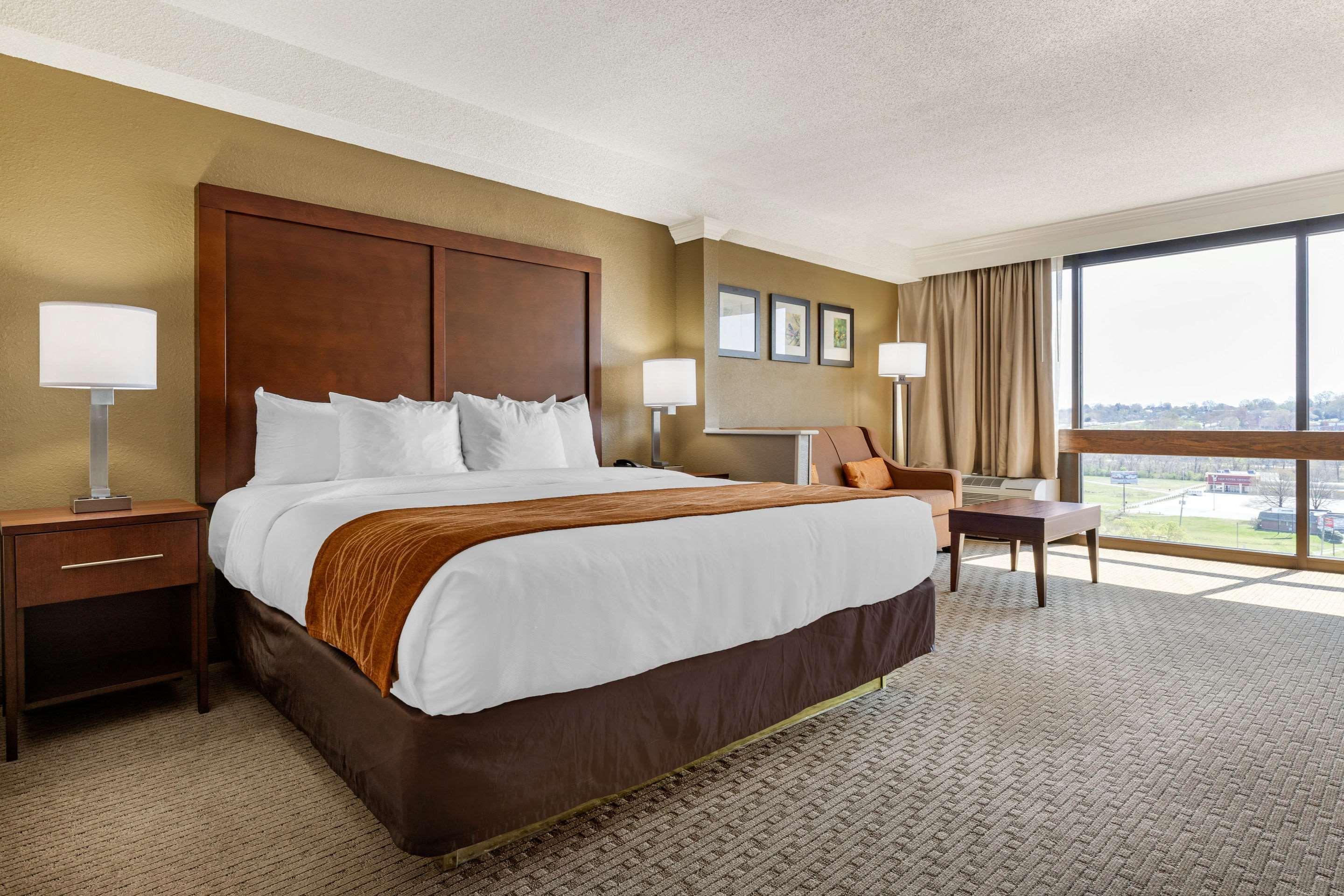 Comfort Inn&suites Near Mall