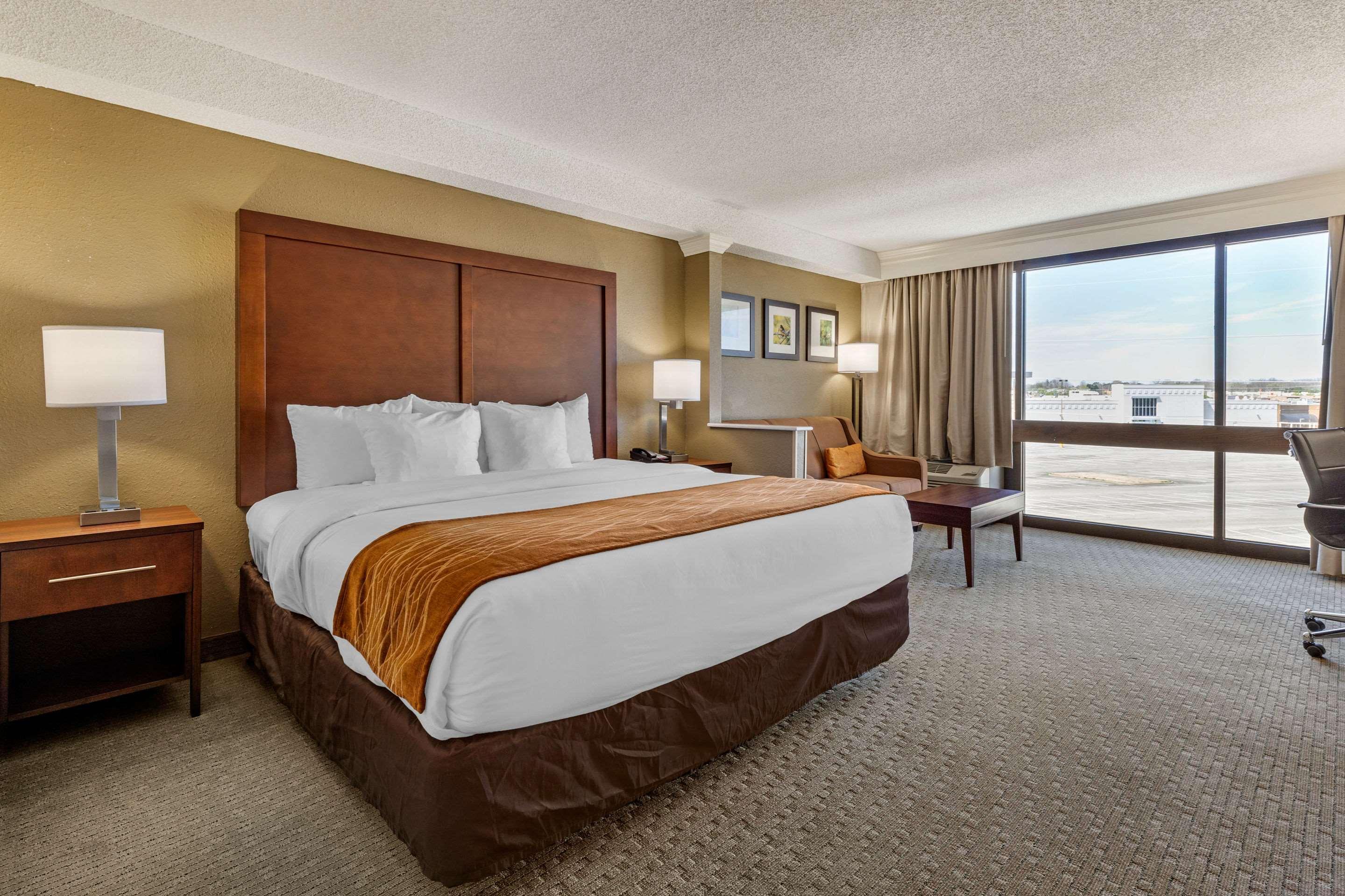 Comfort Inn&suites Near Mall