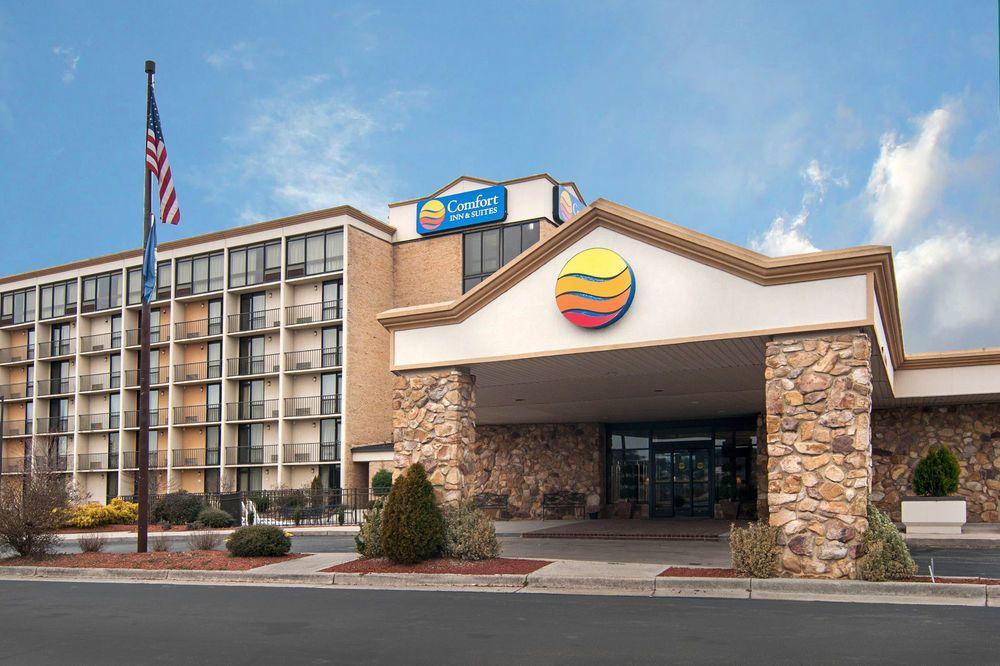 Comfort Inn&suites Near Mall
