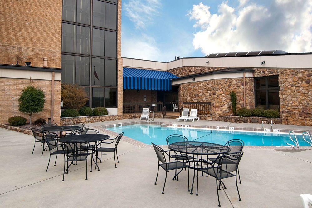 Comfort Inn&suites Near Mall Hotel