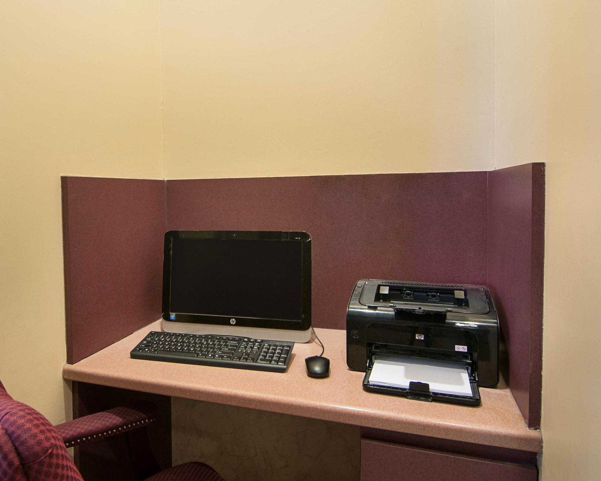 Comfort Inn&suites Near Mall Hotel