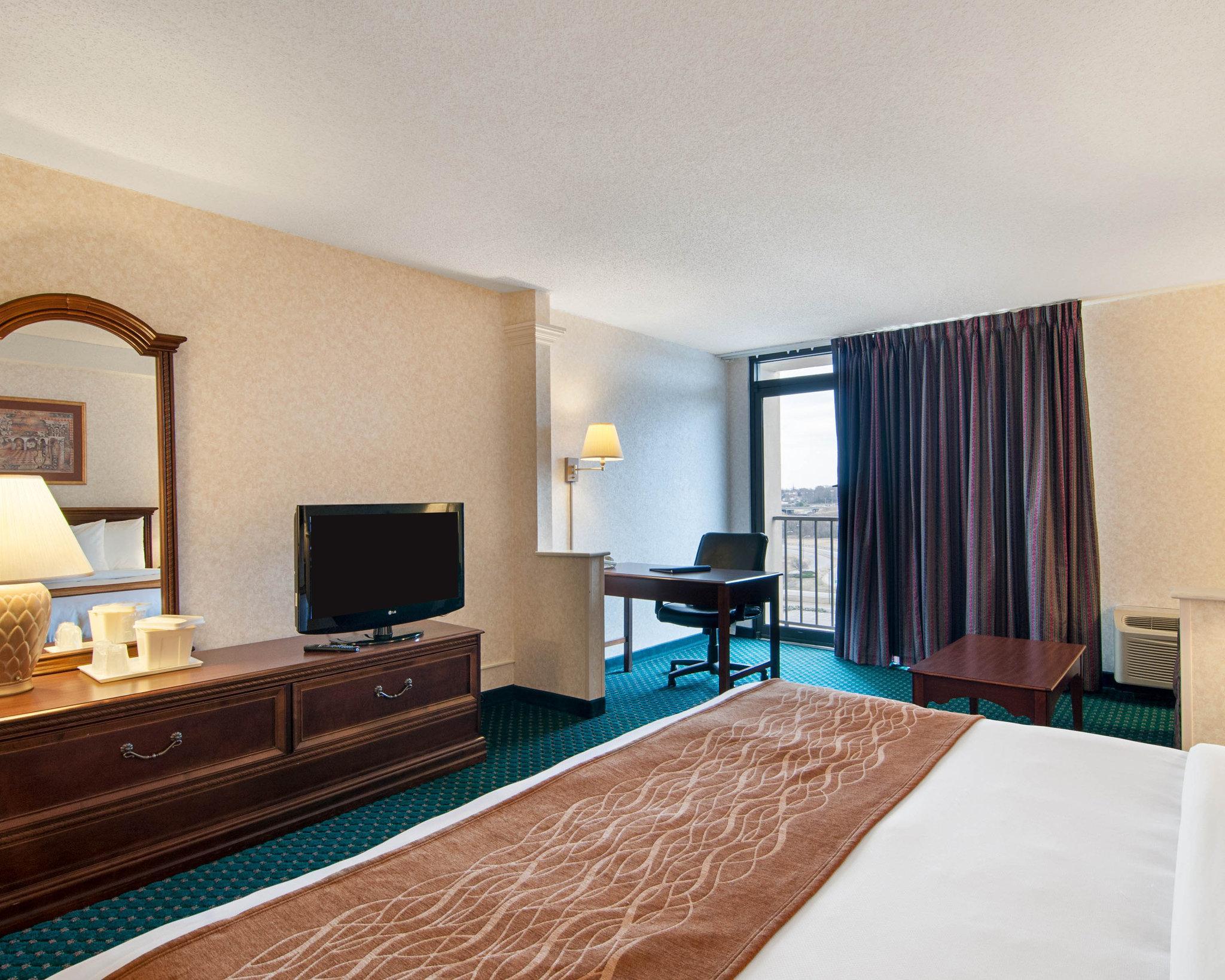 Comfort Inn&suites Near Mall Hotel 3*