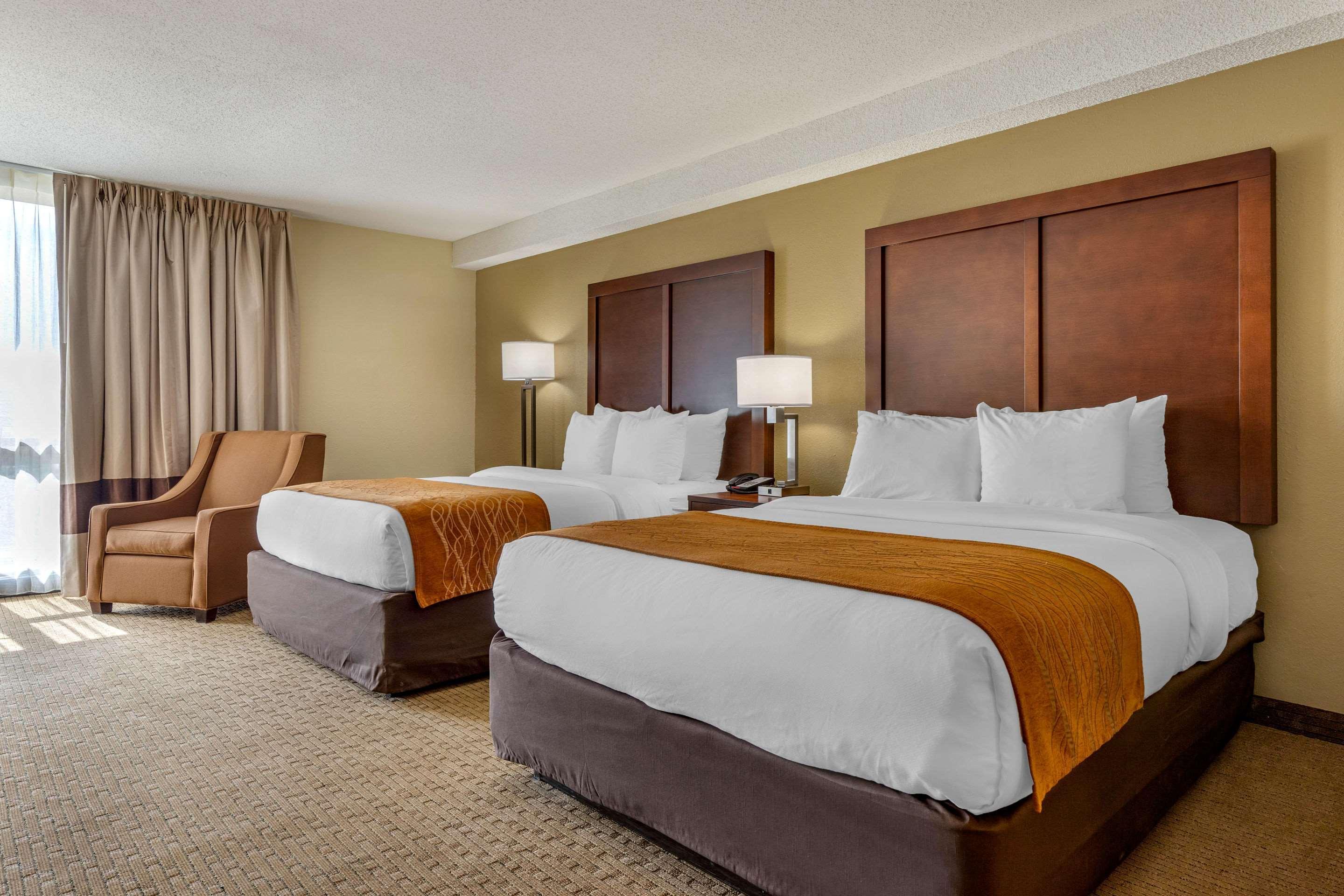 Comfort Inn&suites Near Mall