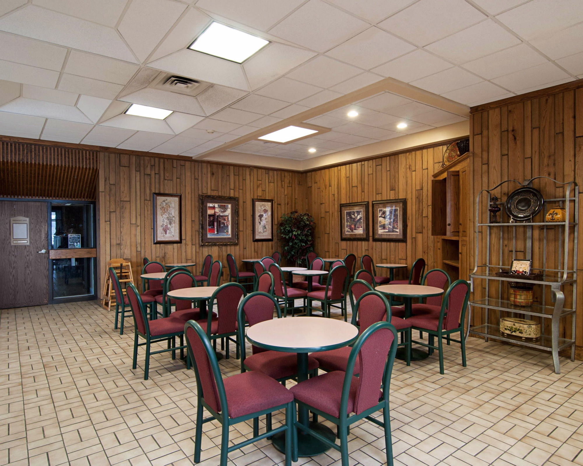 Comfort Inn&suites Near Mall
