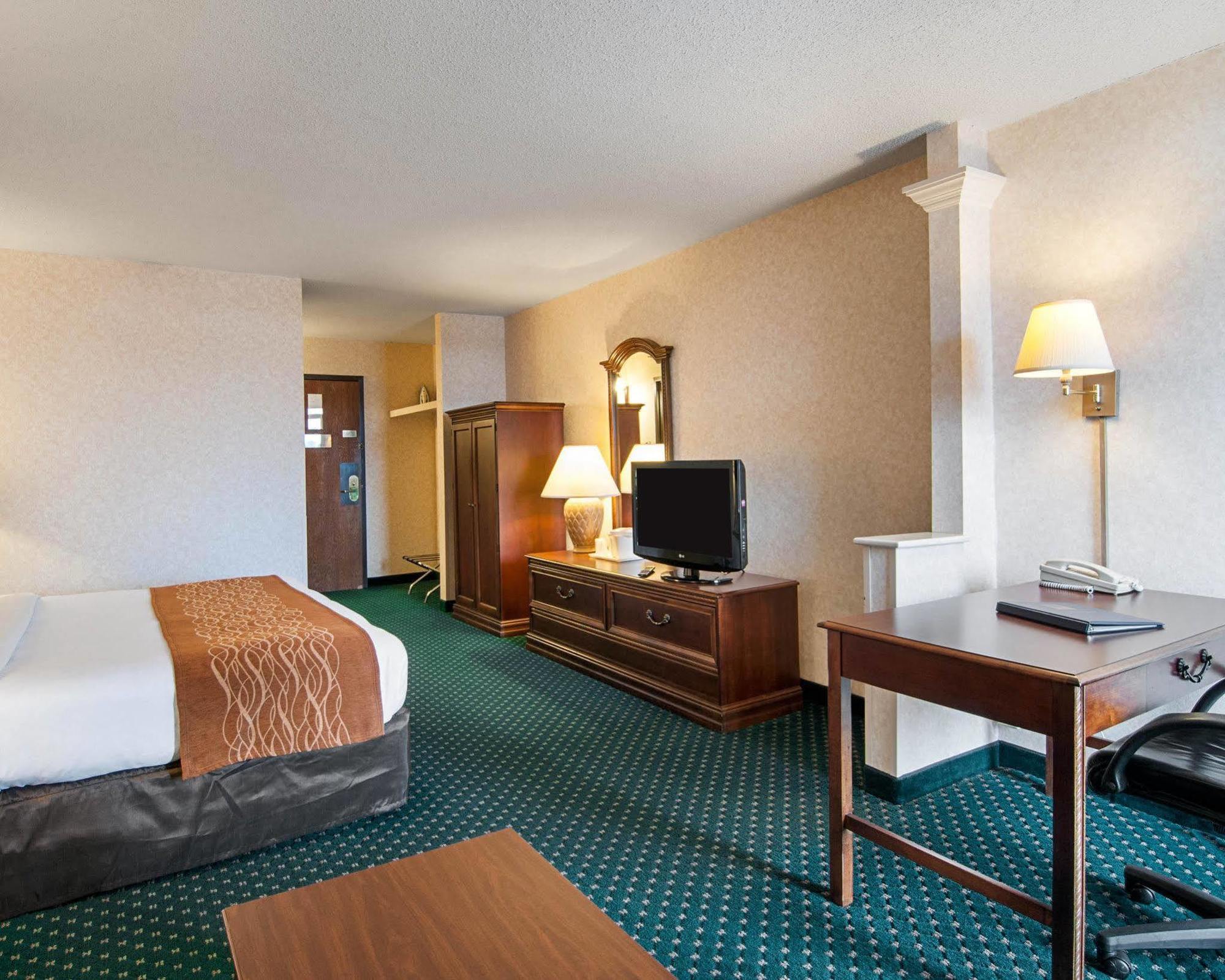 Comfort Inn&suites Near Mall Hotel 3*